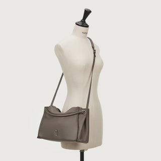 [予約販売/11月上旬入荷] One Eleven Swing Shoulder M Truffle Taupe